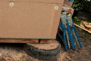 the building sits on old tyres and railway sleepers with no need for foundations